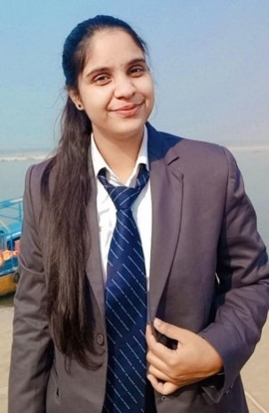 Portrait of Shristi Singh, a top-performing student from BCOM 2023