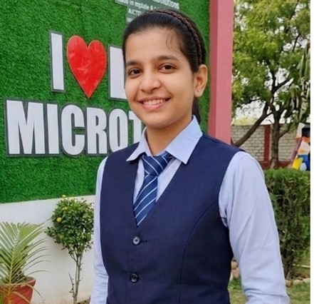 Portrait of Tanya Singh, a top-performing student from BCOM 2024