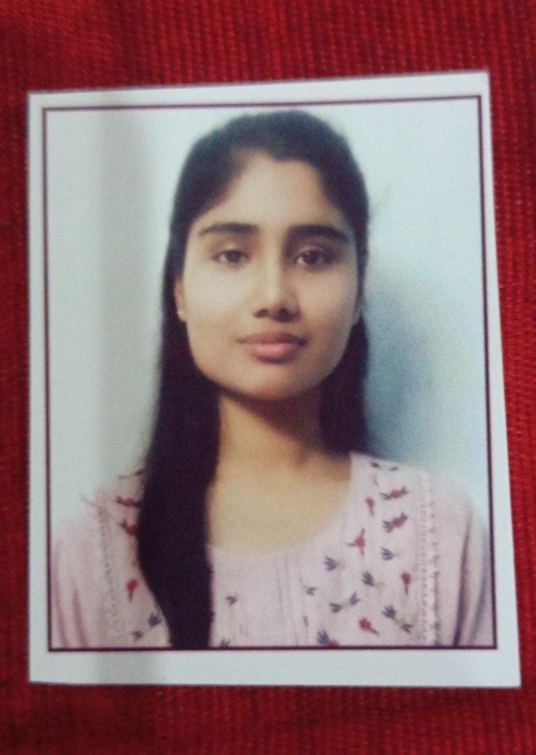 Portrait of Shivani Singh, a top-performing student from BBA 2022