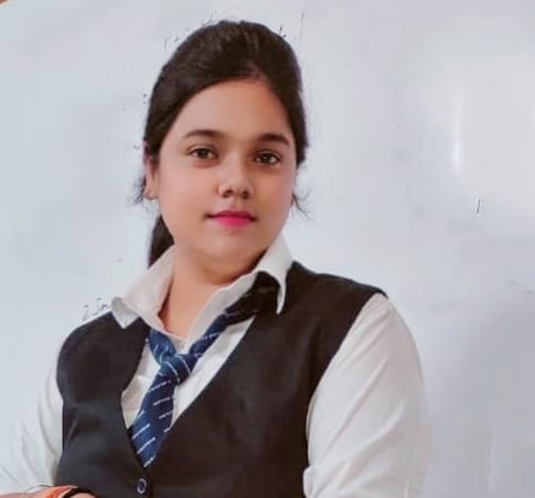 Portrait of Diksha Singh, a top-performing student from BBA 2023